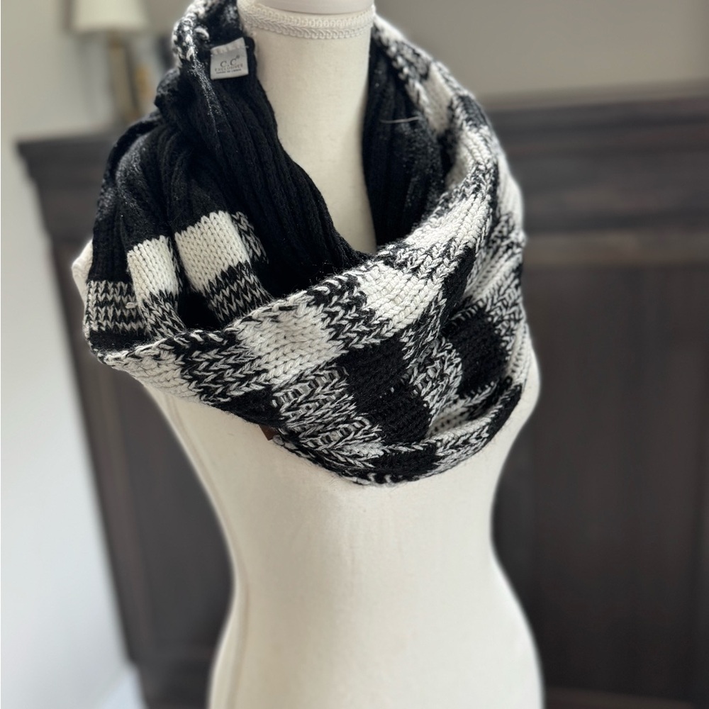 C.C Black and White Knit Scarf